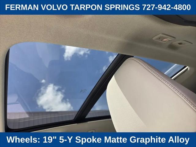 2026 Volvo XC40 Plus, B5 AWD Gas (mild hybrid), Dark