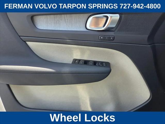 2026 Volvo XC40 Plus, B5 AWD Gas (mild hybrid), Dark