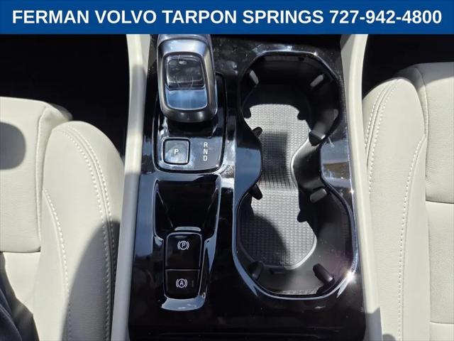 2026 Volvo XC40 Plus, B5 AWD Gas (mild hybrid), Dark