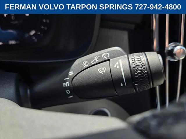 2026 Volvo XC40 Plus, B5 AWD Gas (mild hybrid), Dark