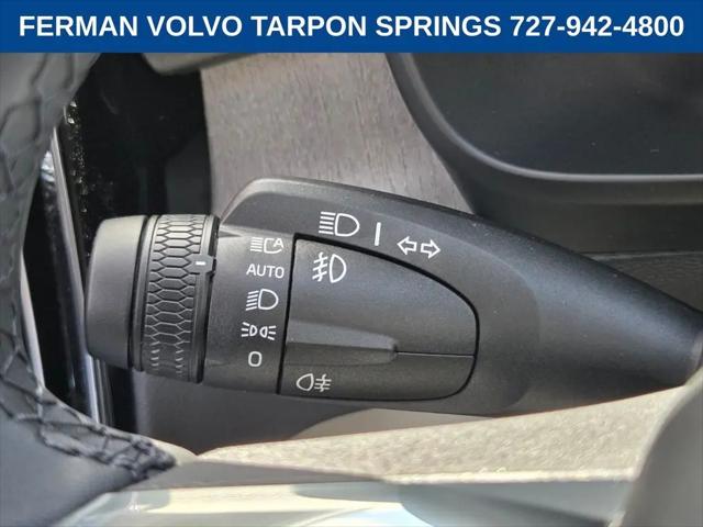 2026 Volvo XC40 Plus, B5 AWD Gas (mild hybrid), Dark