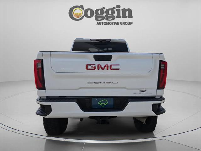 2024 GMC Sierra 2500HD 4WD Crew Cab Standard Bed Denali