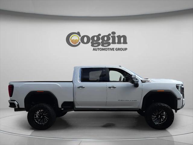2024 GMC Sierra 2500HD 4WD Crew Cab Standard Bed Denali