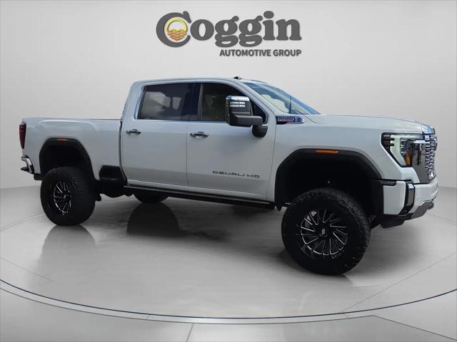 2024 GMC Sierra 2500HD 4WD Crew Cab Standard Bed Denali
