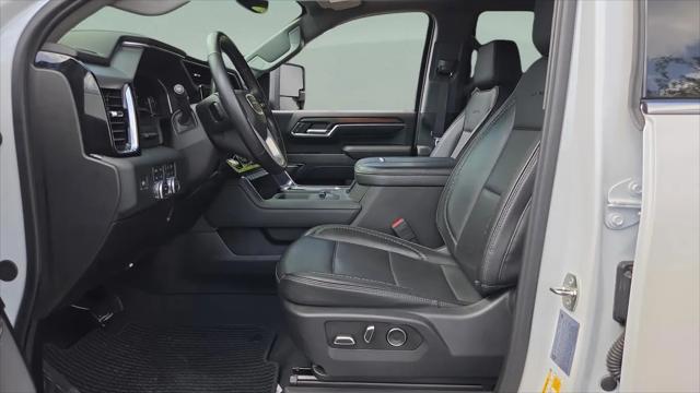 2024 GMC Sierra 2500HD 4WD Crew Cab Standard Bed Denali