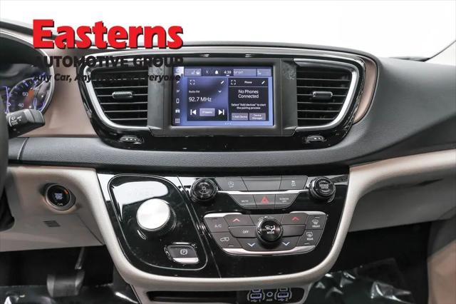 2023 Chrysler Voyager LX