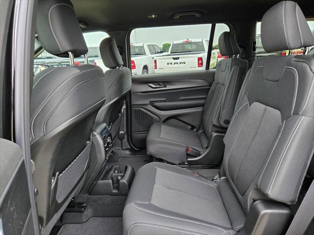 2026 Jeep Grand Cherokee L Laredo 4x2