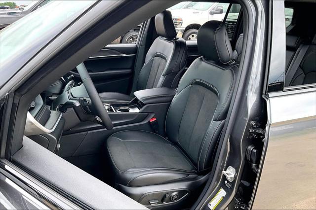 2026 Jeep Grand Cherokee L Altitude 4x4