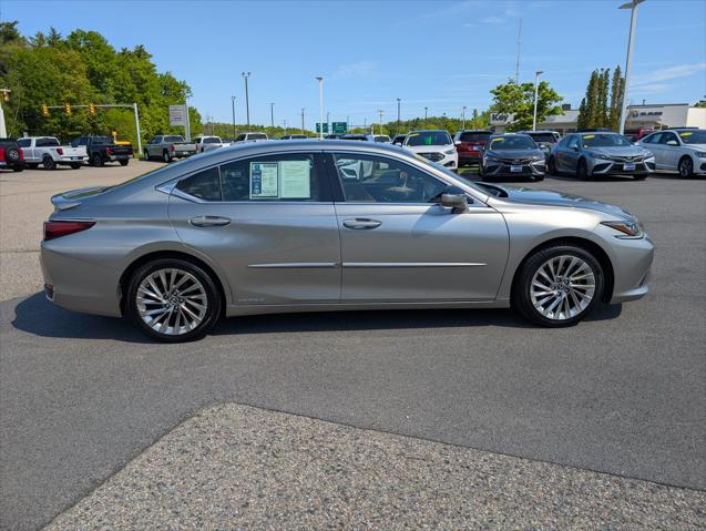 2019 Lexus ES 300h Luxury