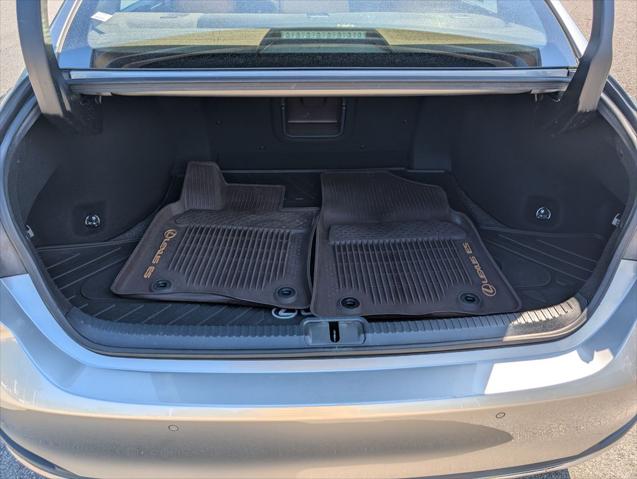 2019 Lexus ES 300h Luxury