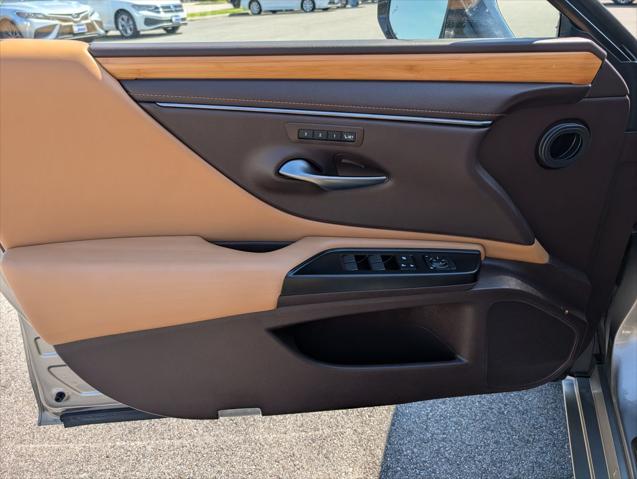 2019 Lexus ES 300h Luxury