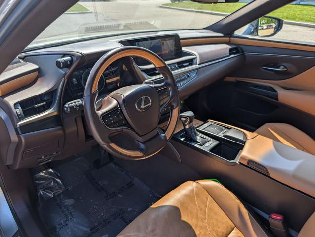 2019 Lexus ES 300h Luxury