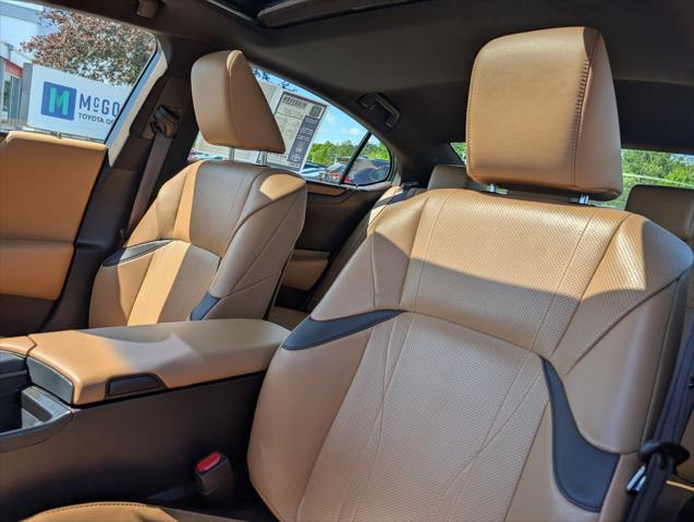 2019 Lexus ES 300h Luxury