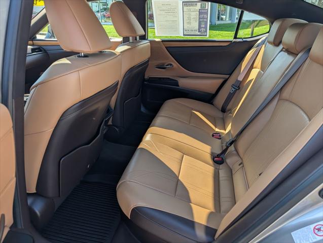 2019 Lexus ES 300h Luxury