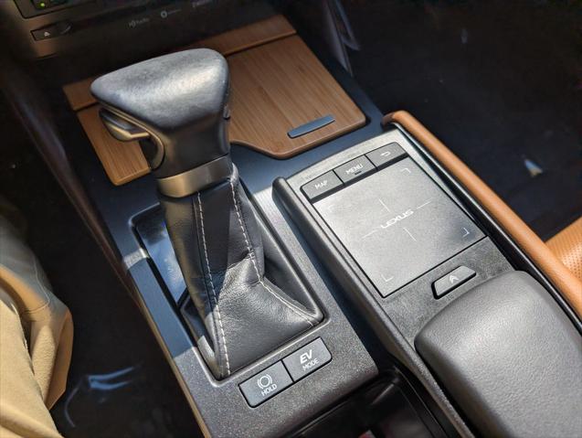 2019 Lexus ES 300h Luxury