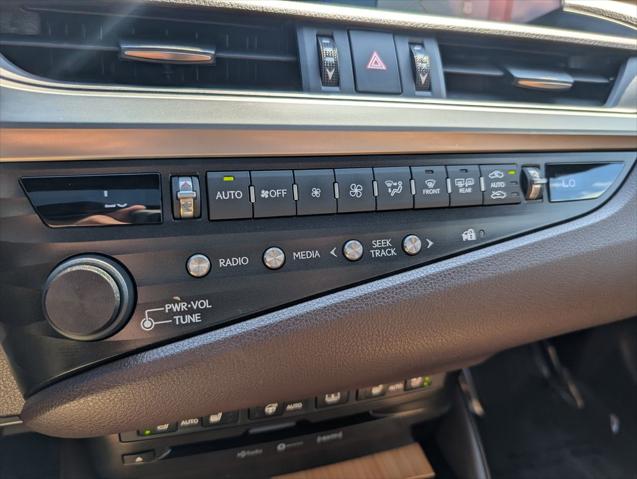 2019 Lexus ES 300h Luxury