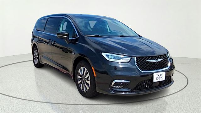 2023 Chrysler Pacifica Hybrid Touring L for sale in Arlington, TX