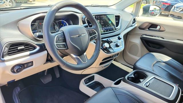 2023 Chrysler Pacifica Hybrid Touring L
