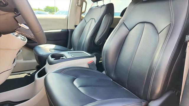 2023 Chrysler Pacifica Hybrid Touring L