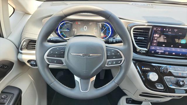2023 Chrysler Pacifica Hybrid Touring L