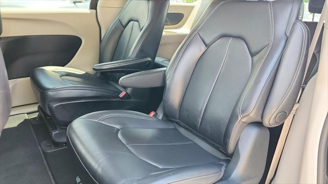 2023 Chrysler Pacifica Hybrid Touring L