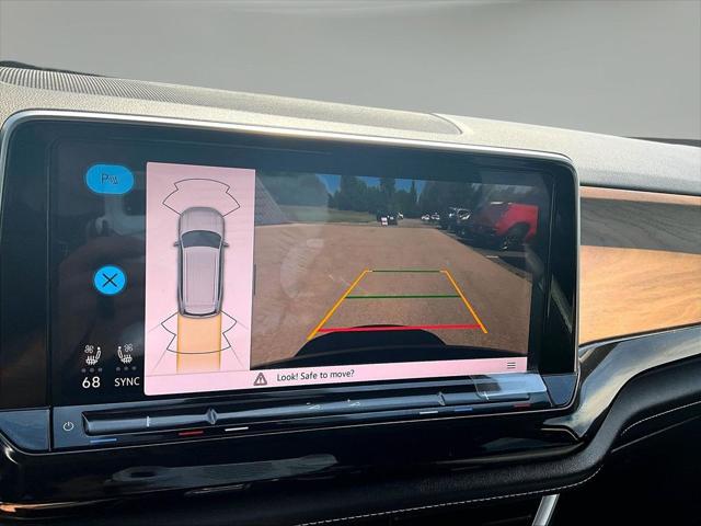 2025 Volkswagen Atlas 2.0T SE w/Technology