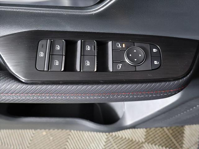 2025 Nissan Kicks SR FWD