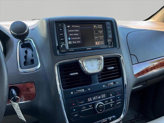 2015 Chrysler Town & Country Touring
