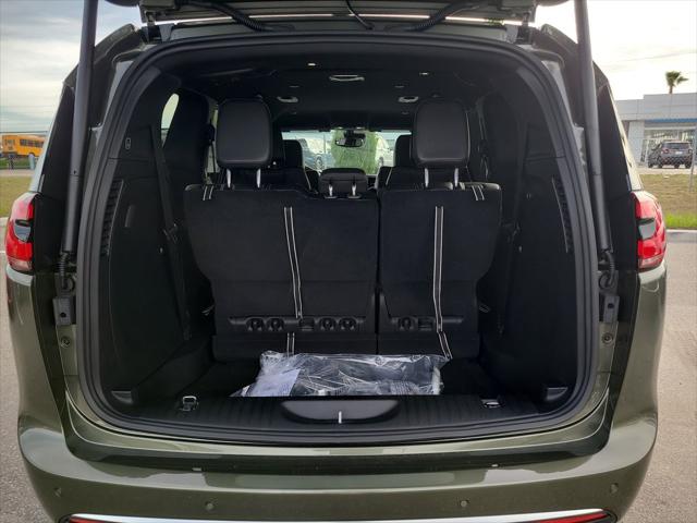 2027 Chrysler Pacifica Select