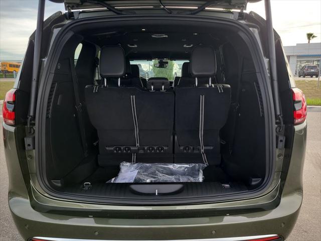 2027 Chrysler Pacifica Select