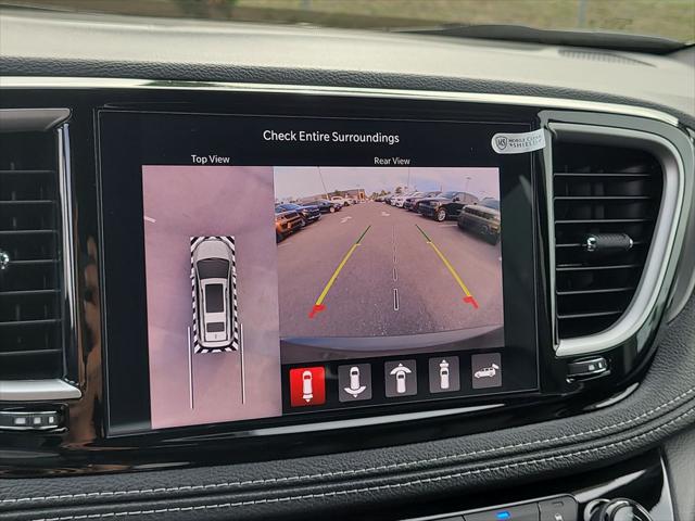 2027 Chrysler Pacifica Select
