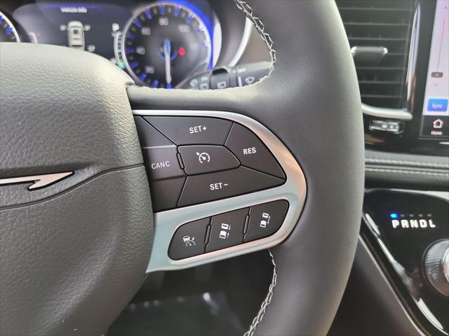 2027 Chrysler Pacifica Select