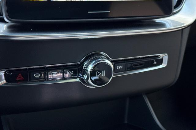 2026 Volvo XC90 Plug-In Hybrid Ultra, T8 AWD, Electric/Gasoline, Bright, 7 Seats