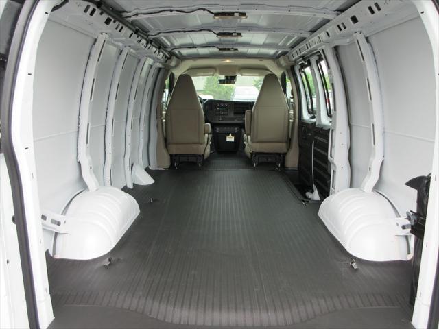 2026 Chevrolet Express Cargo Van 2500 Regular Wheelbase, WT, RWD