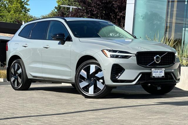 2024 Volvo XC60 Recharge T8 Plus Dark Theme