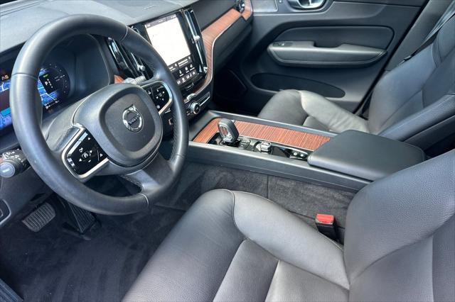 2024 Volvo XC60 Recharge T8 Plus Dark Theme