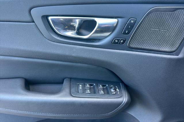 2024 Volvo XC60 Recharge T8 Plus Dark Theme