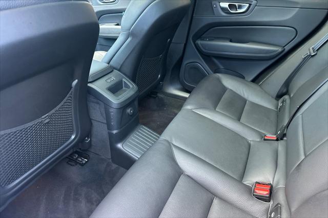 2024 Volvo XC60 Recharge T8 Plus Dark Theme