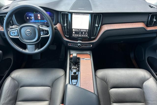 2024 Volvo XC60 Recharge T8 Plus Dark Theme