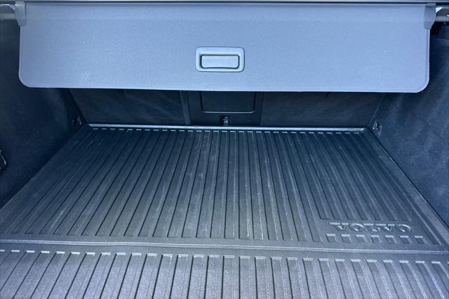 2024 Volvo XC60 Recharge T8 Plus Dark Theme