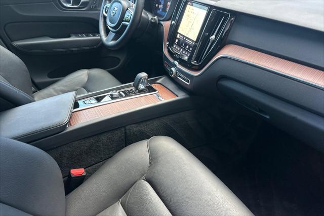 2024 Volvo XC60 Recharge T8 Plus Dark Theme