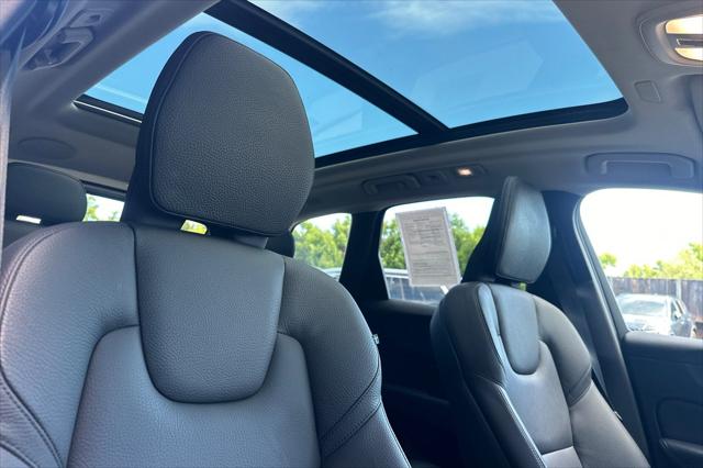 2024 Volvo XC60 Recharge T8 Plus Dark Theme