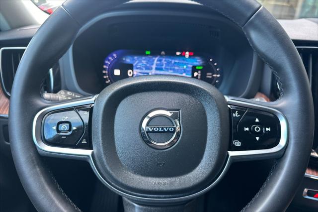 2024 Volvo XC60 Recharge T8 Plus Dark Theme