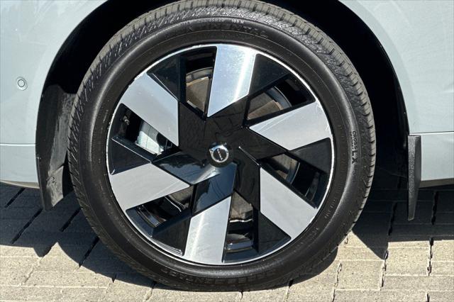 2024 Volvo XC60 Recharge T8 Plus Dark Theme