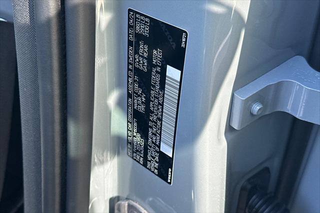 2024 Volvo XC60 Recharge T8 Plus Dark Theme