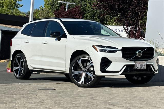 2024 Volvo XC60 Recharge T8 Ultimate Dark Theme