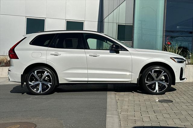 2024 Volvo XC60 Recharge T8 Ultimate Dark Theme