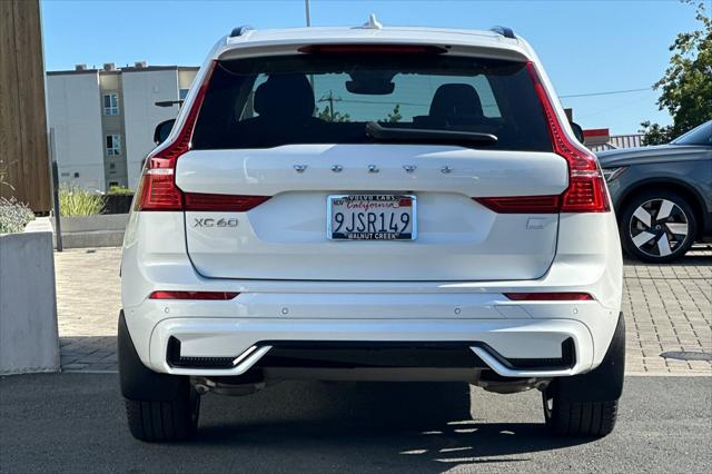2024 Volvo XC60 Recharge T8 Ultimate Dark Theme