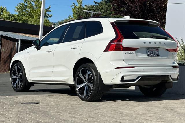 2024 Volvo XC60 Recharge T8 Ultimate Dark Theme