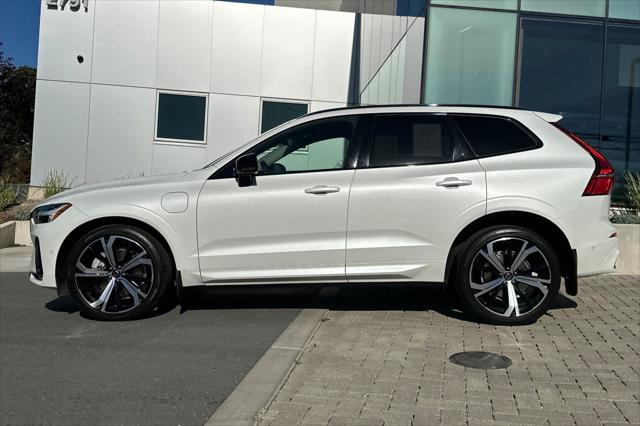 2024 Volvo XC60 Recharge T8 Ultimate Dark Theme
